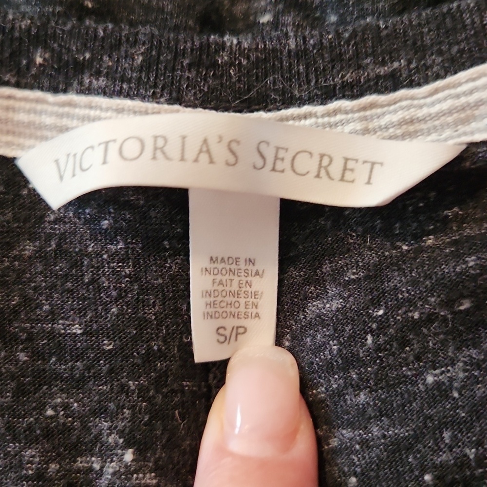 Victoria's Secret Loungewear Long Sleeve Top And Cropped Sweatpant Joggers Set - Picture 12 of 12